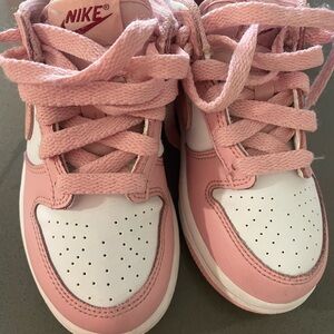 Nike Kids Sneakers in Pink and White